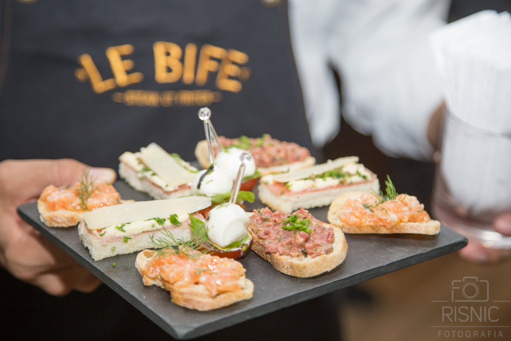 Foto com petiscos do restaurante Le Bife, em evento realizado pela Uol Diveo em parceria com a Microsoft