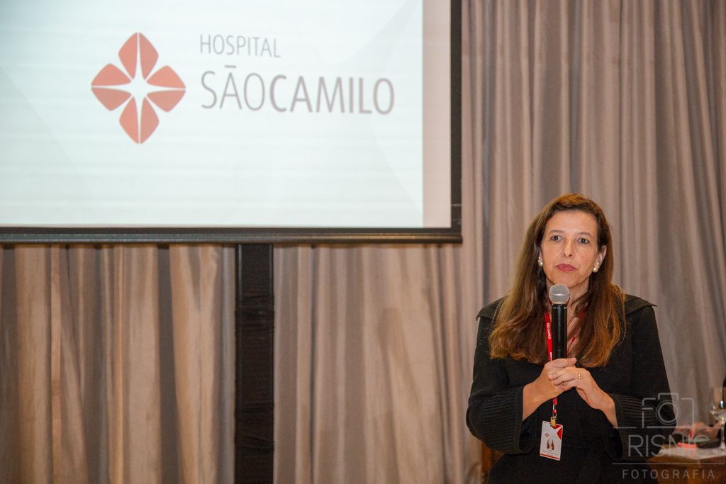Diretora do Hospital São Camilo no evento XX Encontro de Lideranças Médicas