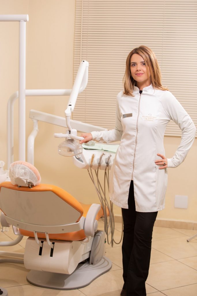 Retrato Corporativo para Dentistas. Retrato da Dra. Amanda Nussi em seu consultório.