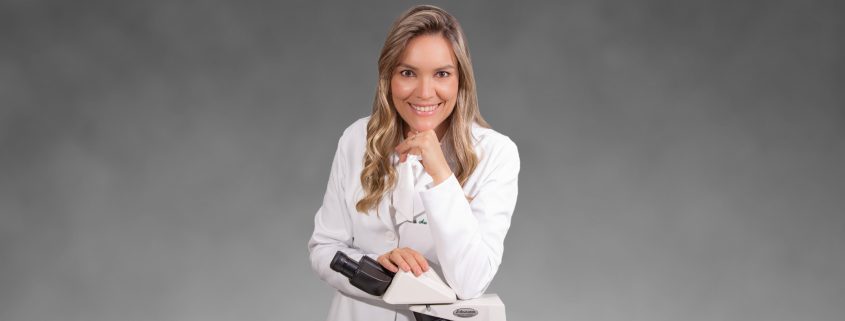 Retrato da Dra Ana Carolina para redes sociais